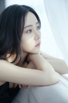 美女脱个精光露出奶胸的照片视频